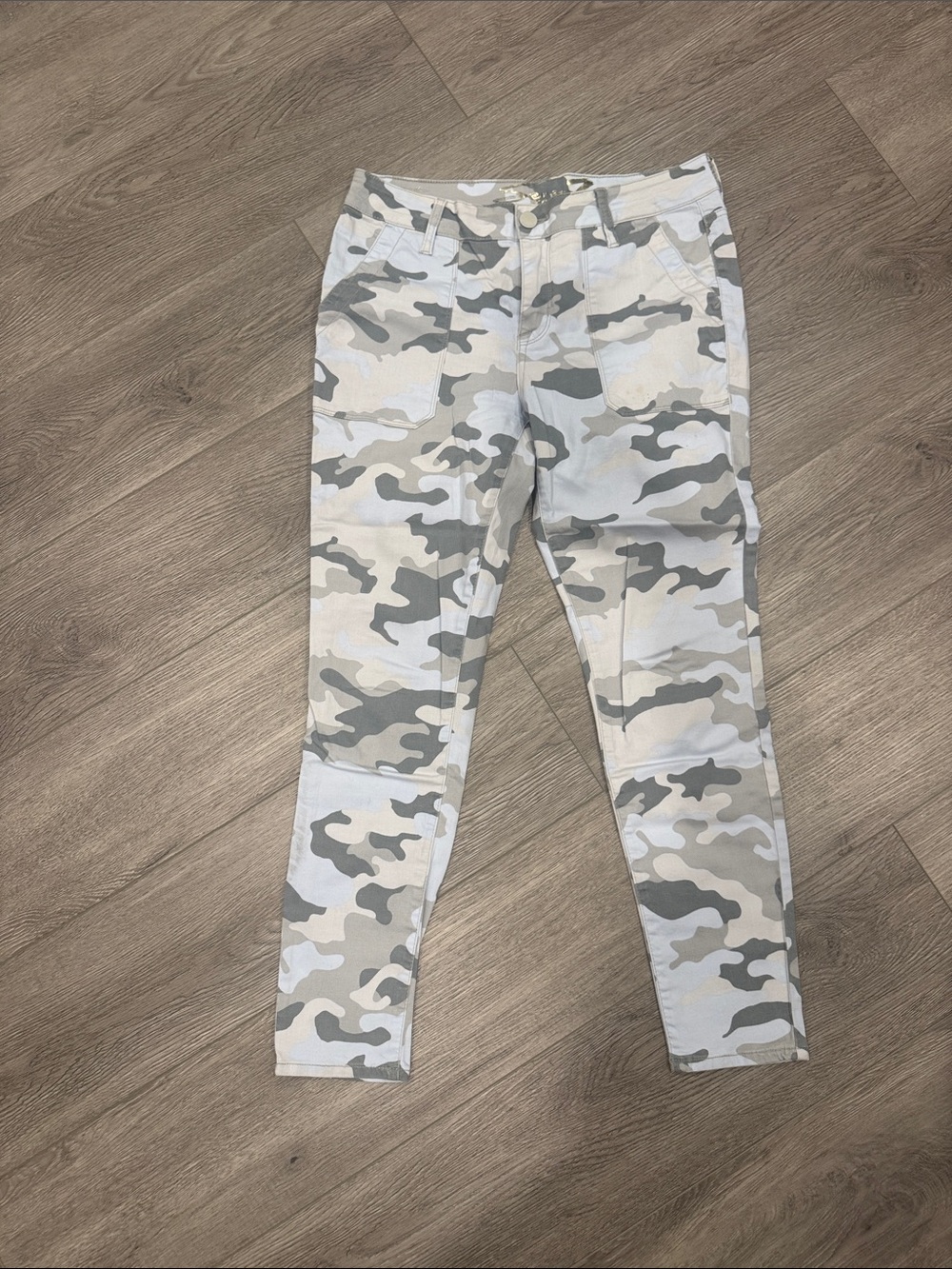 Women’s Utility by Seven 7 jeans Camo Skinny Jeans in Light blue/grey Size 8 m12